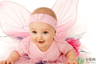 新生兒多久洗一次澡？新生兒洗澡溫度多少度合適？