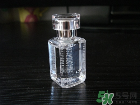 美容油用在護(hù)膚第幾步?美容油和精華液的區(qū)別 美容油用在護(hù)膚第幾步?美容油和精華液的區(qū)別