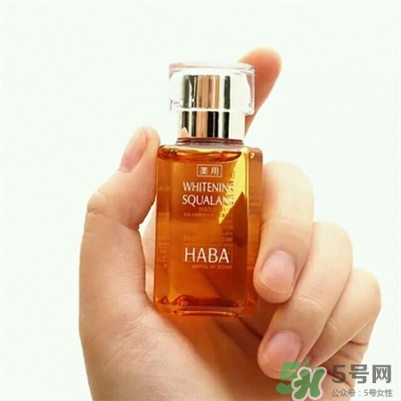 美容油用在護(hù)膚第幾步?美容油和精華液的區(qū)別 美容油用在護(hù)膚第幾步?美容油和精華液的區(qū)別