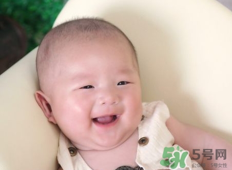 新生兒多少天會(huì)笑?新生兒多久會(huì)笑出聲? 新生兒多少天會(huì)笑?新生兒多久會(huì)笑出聲?