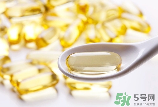 新生兒多少天吃魚肝油?新生兒什么時(shí)候吃魚肝油? 新生兒多少天吃魚肝油?新生兒什么時(shí)候吃魚肝油?