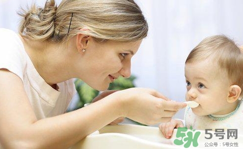 新生兒多少天吃魚肝油?新生兒什么時(shí)候吃魚肝油? 新生兒多少天吃魚肝油?新生兒什么時(shí)候吃魚肝油?