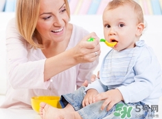 新生兒多少天可以喝水?新生兒什么時(shí)候開始喝水? 新生兒多少天可以喝水?新生兒什么時(shí)候開始喝水?