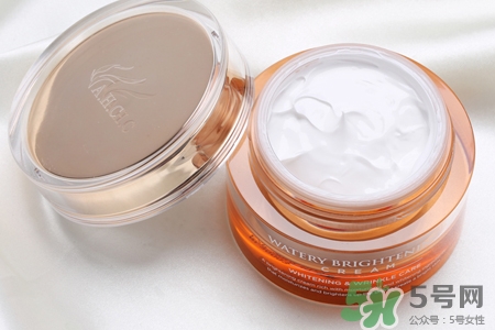 ahc素顏霜怎么樣？ahc素顏霜好用嗎？