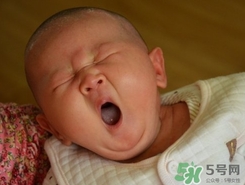 新生兒身上有黑毛是怎么回事?新生兒有黑毛正常嗎? 新生兒身上有黑毛是怎么回事?新生兒有黑毛正常嗎?