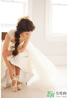 年會(huì)穿什么鞋子？公司年會(huì)女生鞋子搭配