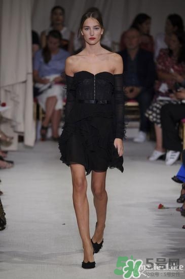 年會(huì)穿什么鞋子？公司年會(huì)女生鞋子搭配