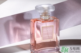 香奈兒黑coco香水和白coco香水哪個好？香奈兒黑可可和白可可選擇
