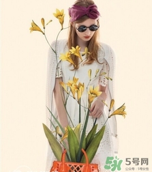 參加別人生日可以穿紅色的衣服嗎？參加生日穿什么衣服？