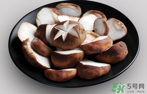 香菇顏色深好還是淺好？鮮香菇顏色越深越好嗎？