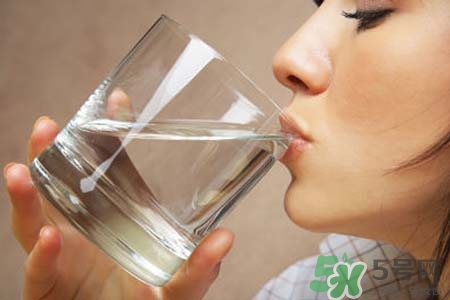 霧霾天為什么要多喝水？霧霾天要喝多少水才健康？