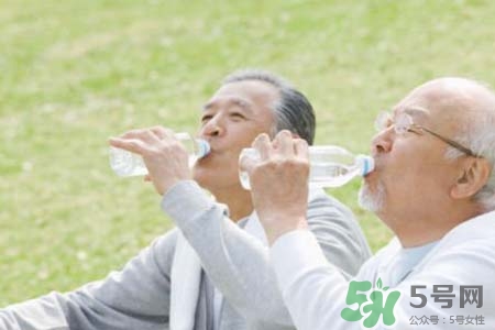 霧霾天為什么要多喝水？霧霾天要喝多少水才健康？