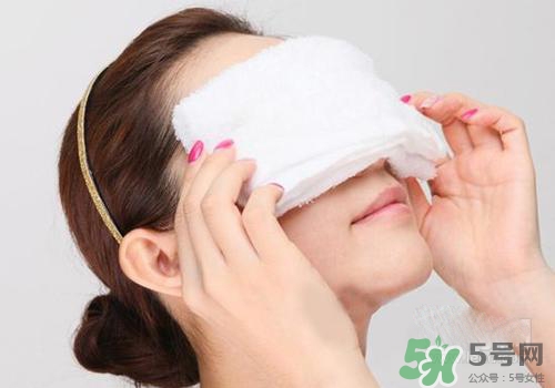 眼皮跳是冷敷還是熱敷？眼皮跳怎么辦？
