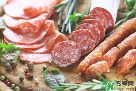 腌肉一斤放多少鹽？腌肉用什么鹽？