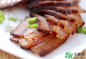 腌肉一斤放多少鹽？腌肉用什么鹽？