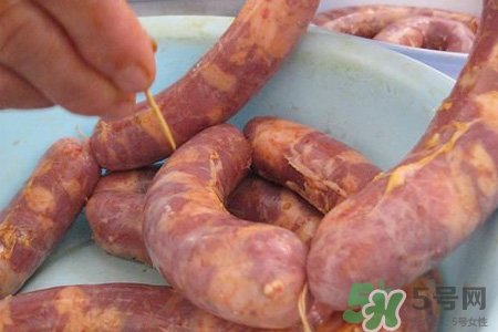 灌香腸一斤肉放多少鹽？10斤肉灌香腸放多少鹽？