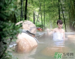 泡溫泉后要洗澡嗎？泡完溫泉后多久可以洗澡？