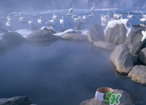 泡溫泉后要洗澡嗎？泡完溫泉后多久可以洗澡？