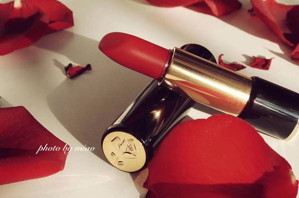 蘭蔻菁純絲絨唇膏290多少錢？蘭蔻菁純絲絨唇膏290專柜價格