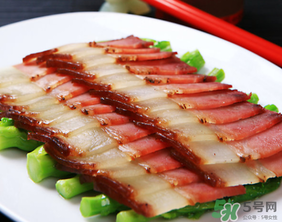 腌肉發(fā)霉了還能吃嗎？腌肉長(zhǎng)霉怎么辦？