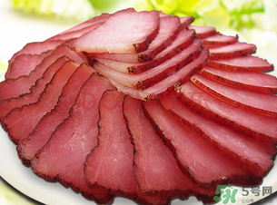 腌肉發(fā)霉了還能吃嗎？腌肉長(zhǎng)霉怎么辦？
