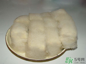 霉豆腐發(fā)霉了還能吃嗎？霉豆腐發(fā)霉有幾種顏色？