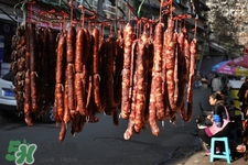 臘腸可以帶上飛機(jī)嗎？坐飛機(jī)可以帶臘腸嗎？