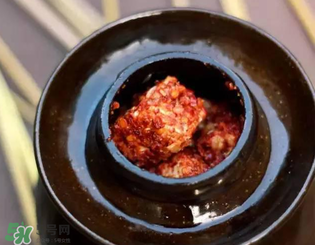 霉豆腐發(fā)黑還能吃嗎？霉豆腐長黑點(diǎn)還能吃嗎？