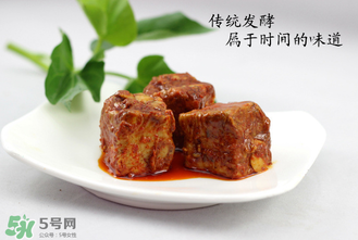 霉豆腐發(fā)黑還能吃嗎？霉豆腐長黑點(diǎn)還能吃嗎？