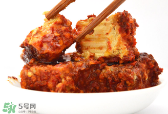 霉豆腐發(fā)黑還能吃嗎？霉豆腐長黑點(diǎn)還能吃嗎？