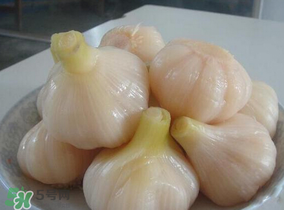 腌大蒜變綠還能吃嗎？大蒜腌制后變綠能吃嗎？