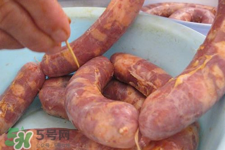 臘腸是曬干好還是風(fēng)干好？臘腸是曬干好還是陰干好？