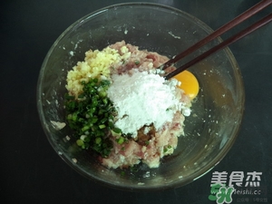 肉丸子可以用面粉嗎？肉丸子用什么粉？