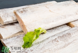 帶魚(yú)表面銀色需要去掉嗎?帶魚(yú)身上銀色要洗干凈嗎?