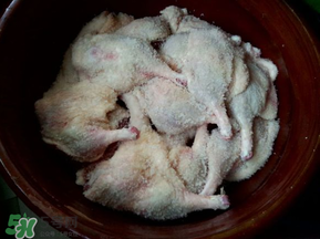 腌鴨腿放多少鹽？腌鴨腿要多少鹽一斤？