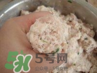 做藕丸子要放多少鹽？一斤藕做藕圓子放多少鹽合適？