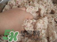 做藕丸子要放多少鹽？一斤藕做藕圓子放多少鹽合適？