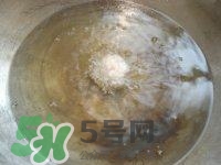 做藕丸子要放多少鹽？一斤藕做藕圓子放多少鹽合適？