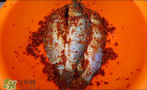 腌魚可以放白酒嗎？腌魚可以放料酒嗎？