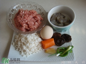 一斤糯米可以做多少個(gè)糯米丸子？一斤糯米可以做多少糯米圓子？