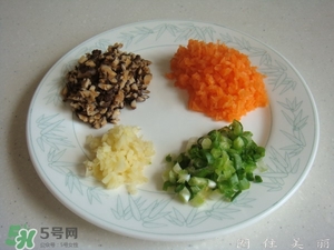 一斤糯米可以做多少個(gè)糯米丸子？一斤糯米可以做多少糯米圓子？