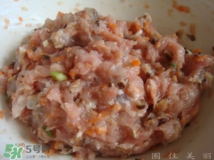 一斤糯米可以做多少個(gè)糯米丸子？一斤糯米可以做多少糯米圓子？