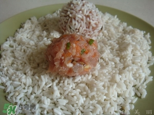 一斤糯米可以做多少個(gè)糯米丸子？一斤糯米可以做多少糯米圓子？