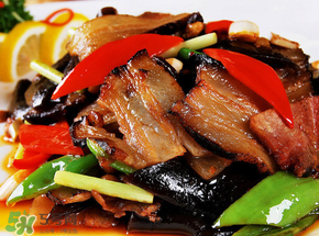 臘肉蒸什么菜好吃？蒸臘肉放什么材料好吃？