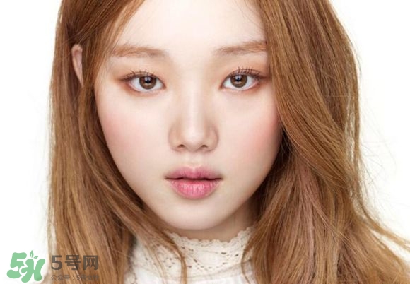 李圣經(jīng)妝容怎么化？李圣經(jīng)仿妝教程