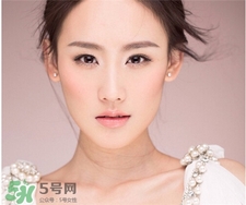 頸紋很深與睡姿有關(guān)嗎?睡姿會(huì)導(dǎo)致頸紋嗎?