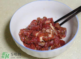 ?羊肉腌制多長(zhǎng)時(shí)間？羊肉怎么腌才嫩？