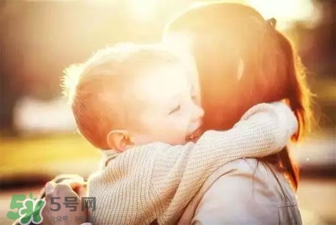 半夜咳嗽胸悶呼吸困難時(shí)怎么回事? 半夜咳嗽胸悶呼吸困難時(shí)怎么回事?