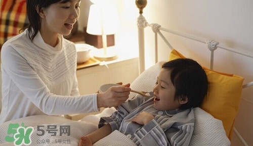 半夜咳嗽胸悶呼吸困難時(shí)怎么回事? 半夜咳嗽胸悶呼吸困難時(shí)怎么回事?