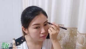 液體眉筆怎么用？液體眉筆使用方法